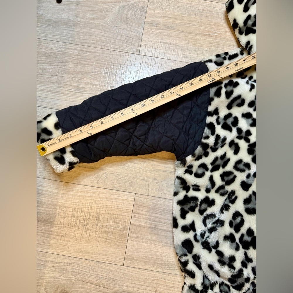 Black & White Leopard Faux Fur Hoodie Jacket (No Brand, Unisex Fit) - Picture 9 of 9